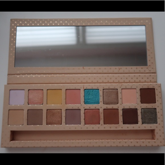 Kylie Cosmetics palette - Picture 1 of 3